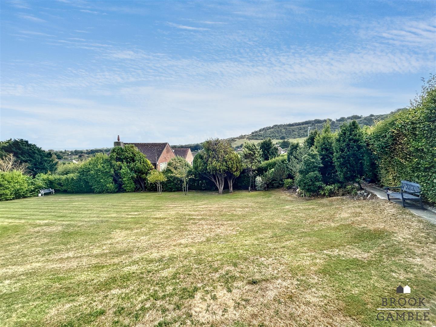 4 Bedroom Chalet - Detached. Pashley Road in Eastbourne,  23